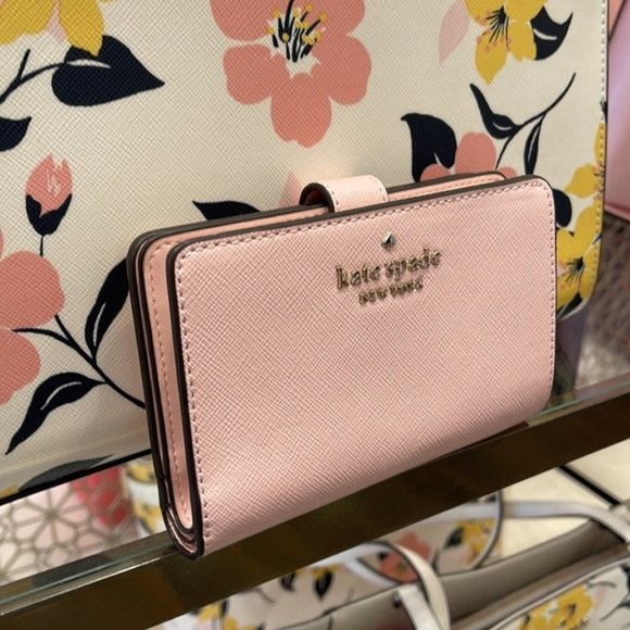 Kate Spade Madison Medium Compact Bifold Wallet Conch Pink
Color: Conch Pink
NWT - Picture 2 of 16